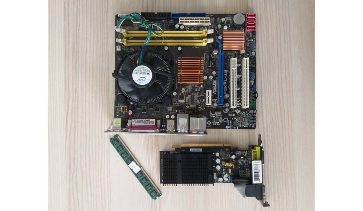 باندل مادربرد ایسوس P5KPL-AM سی پی یو Celeron 1.8 رم 2 گیگ DDR2 کارت گرافیک NVIDIA GeForce 7200GS